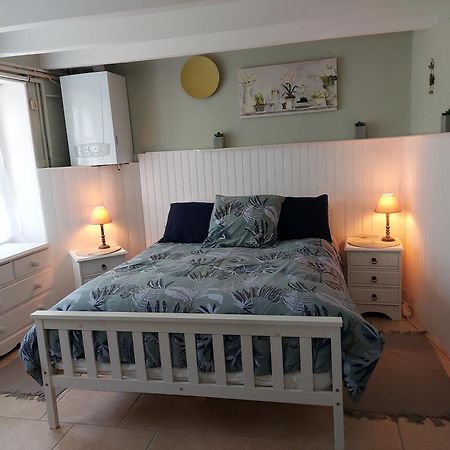 Charming Two Bedroom Gite With Beautiful Gardens Confolens Ngoại thất bức ảnh