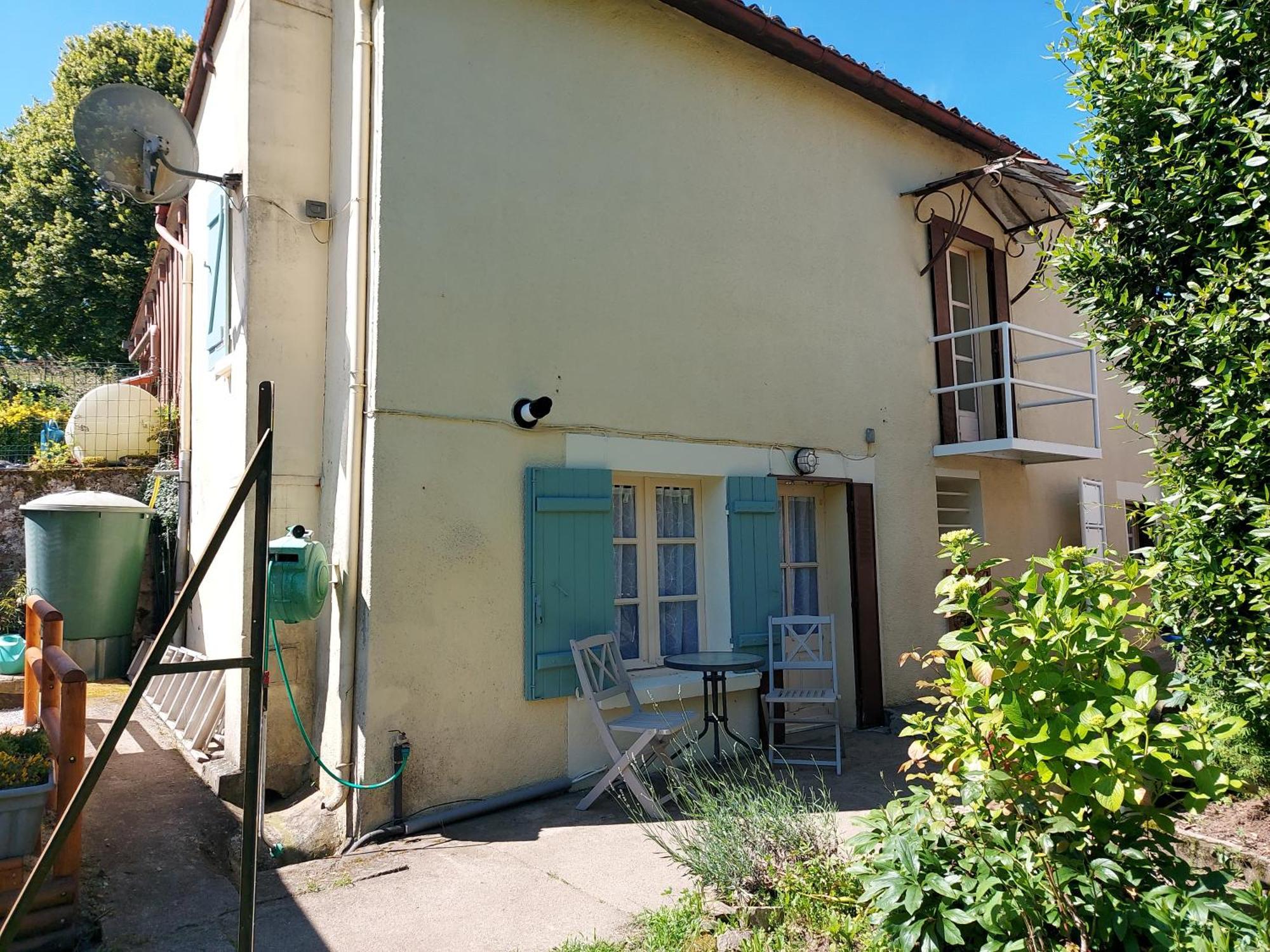 Charming Two Bedroom Gite With Beautiful Gardens Confolens Ngoại thất bức ảnh