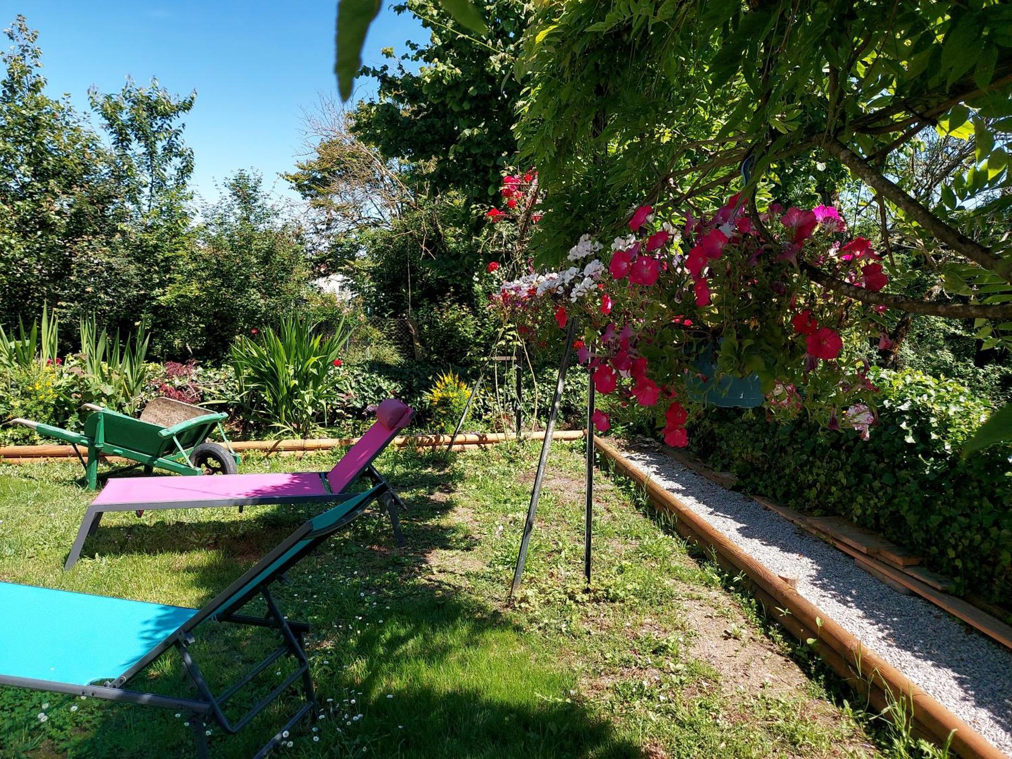 Charming Two Bedroom Gite With Beautiful Gardens Confolens Ngoại thất bức ảnh